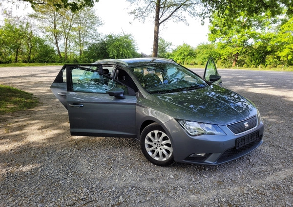 Seat Leon cena 33800 przebieg: 247777, rok produkcji 2015 z Sandomierz małe 562